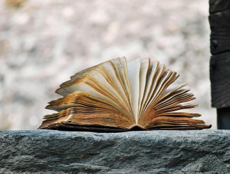 book 2341083 640